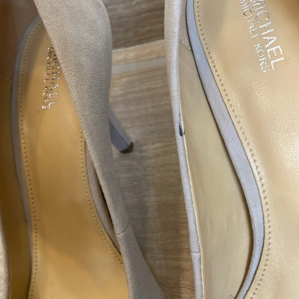 MICHAEL KORS NWOT Women’s Size 8.5 Gray suede heel stiletto pumps pointed toe - Picture 4 of 9